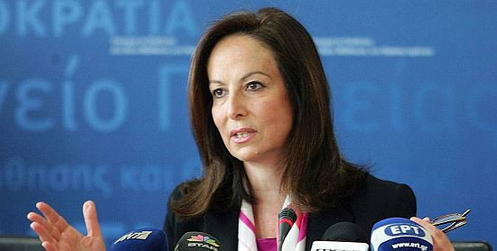 Οι συνταξιούχοι φταίνε για την χρεοκοπία της χώρας σύμφωνα με την κυρία Άννα Διαμαντούλου και όχι η άθλια κυβέρνηση την οποία υπηρετούσε